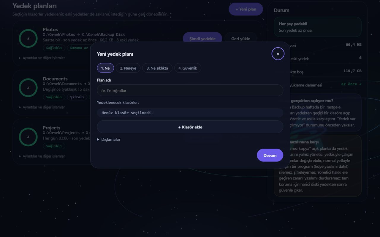 Aurora Backup Yeni yedek planı penceresi: 1. Ne, 2. Nereye, 3. Ne sıklıkta, 4. Güvenlik adımları; plan adı, yedeklenecek klasörler ve Devam düğmesi.