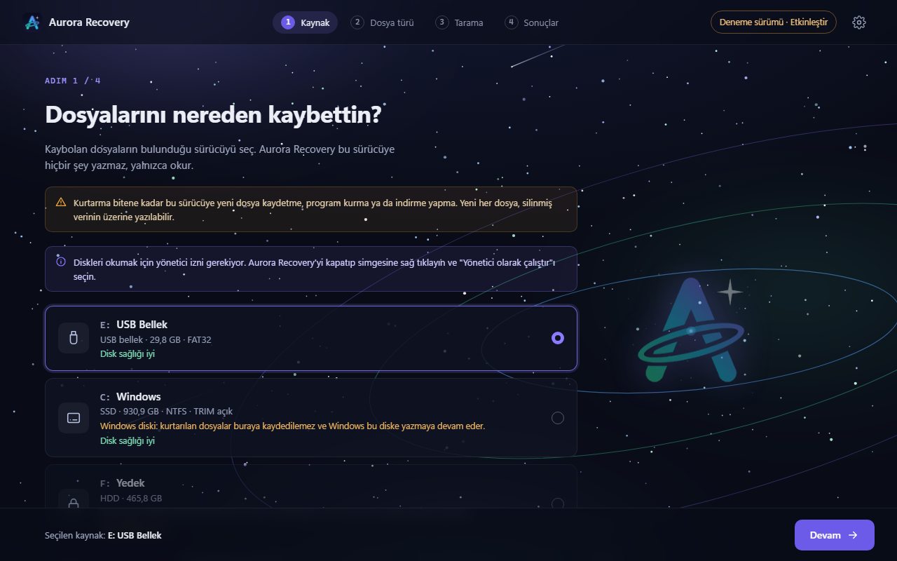 Aurora Recovery birinci adım: sürücü seçimi. USB bellek seçili; Windows diski için uyarı; BitLocker ile kilitli sürücü kilit simgesiyle seçilemez durumda.