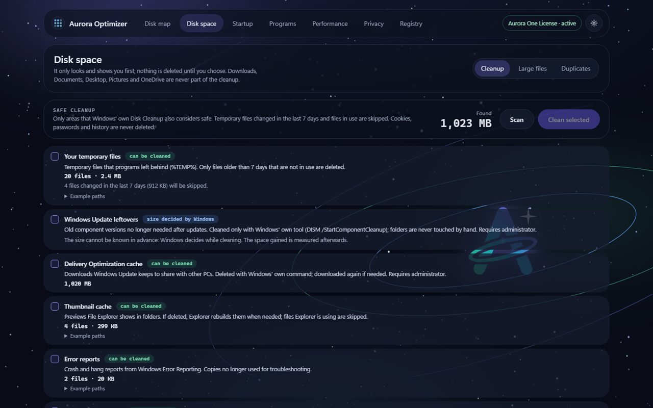 Aurora Optimizer Disk space screen, Cleanup tab: temporary files, Windows Update leftovers, Delivery Optimization cache, thumbnail cache and error report categories; none of them selected.