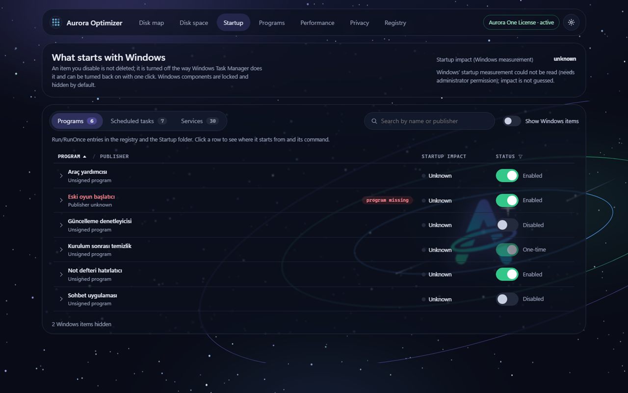 Aurora Optimizer Startup screen: sample programs that start with Windows, publisher, startup impact and enabled or disabled switches; the entry of a removed program is flagged.